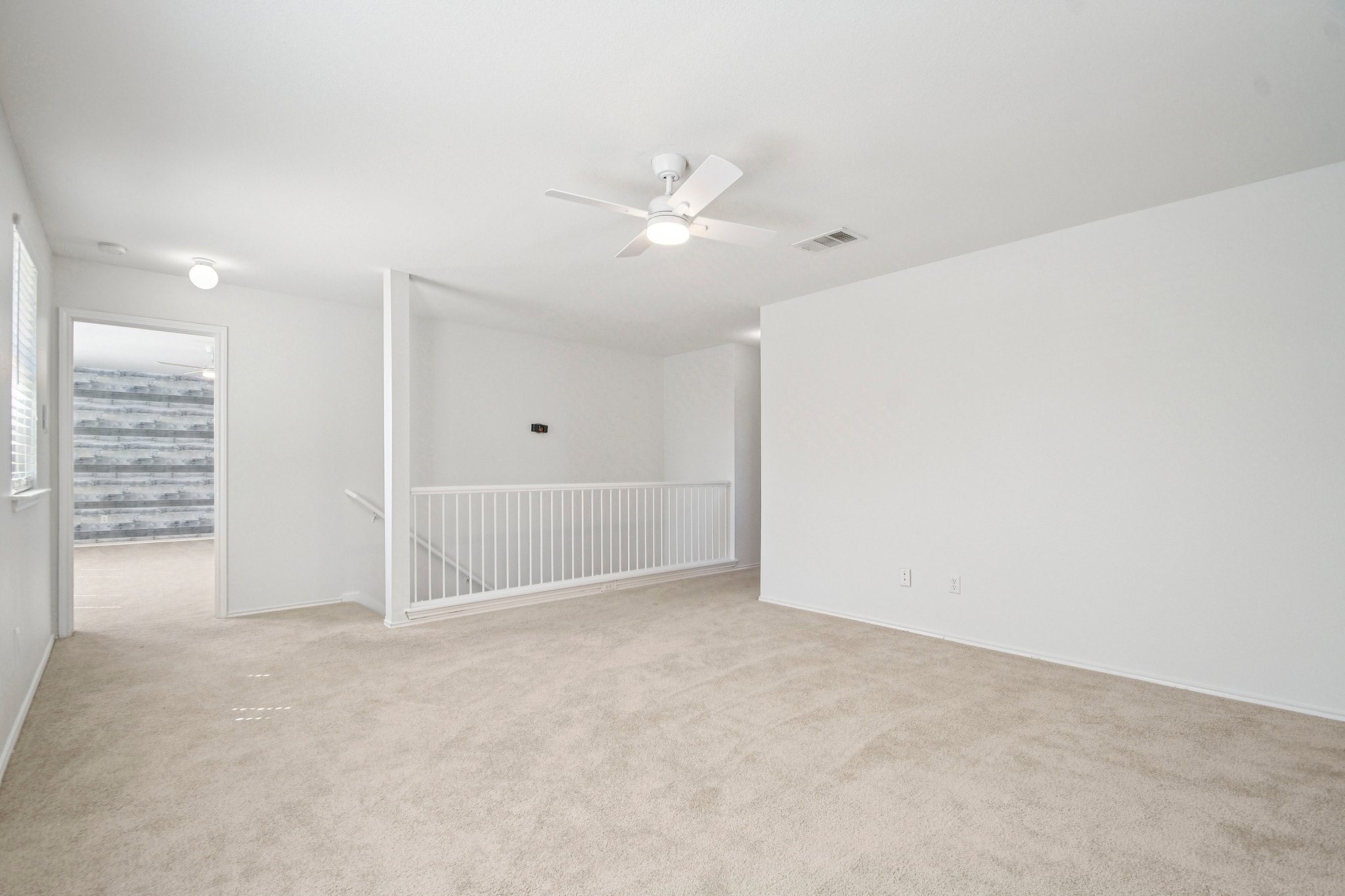 Killian Loop-S2003-023.jpg