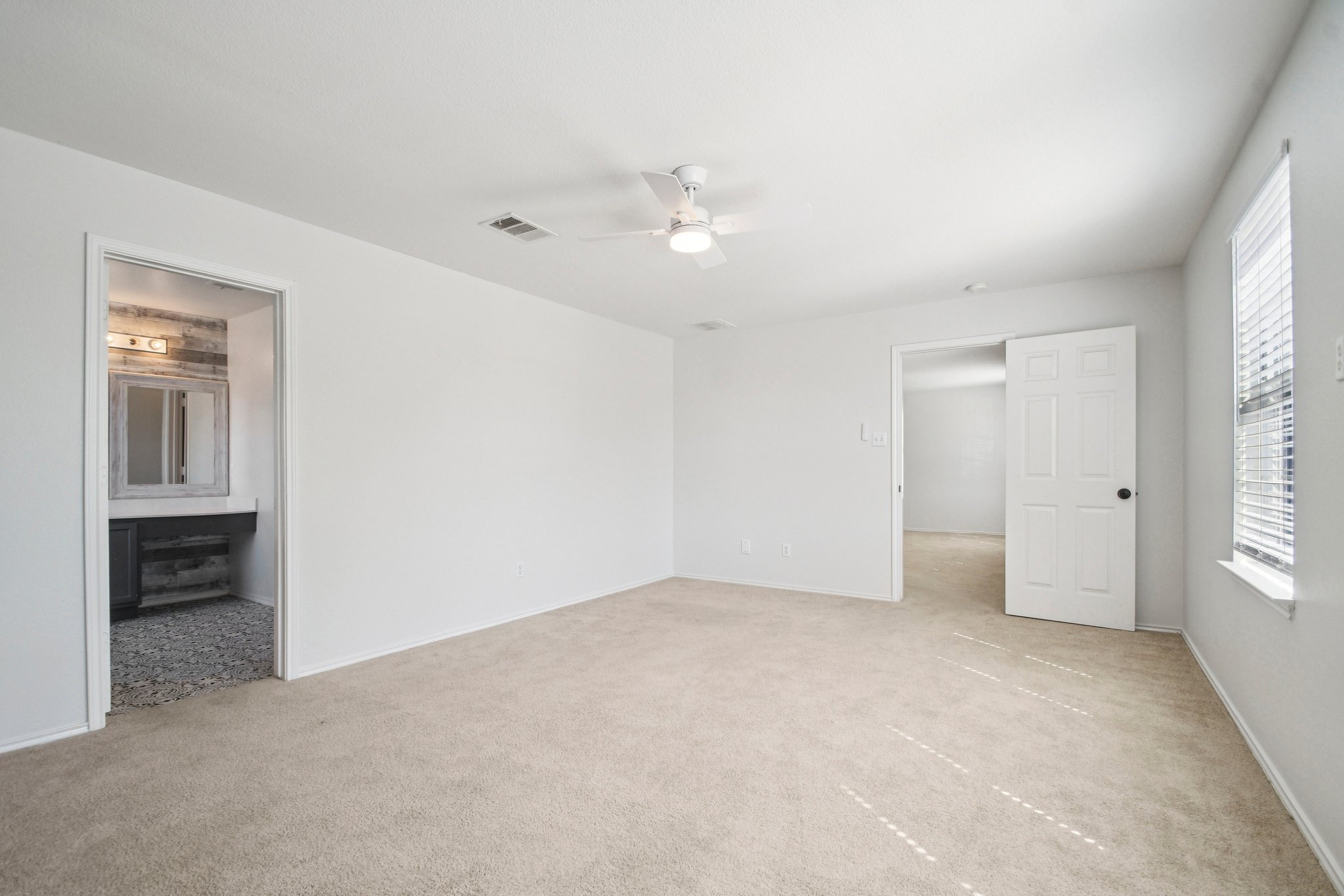 Killian Loop-S2003-026.jpg