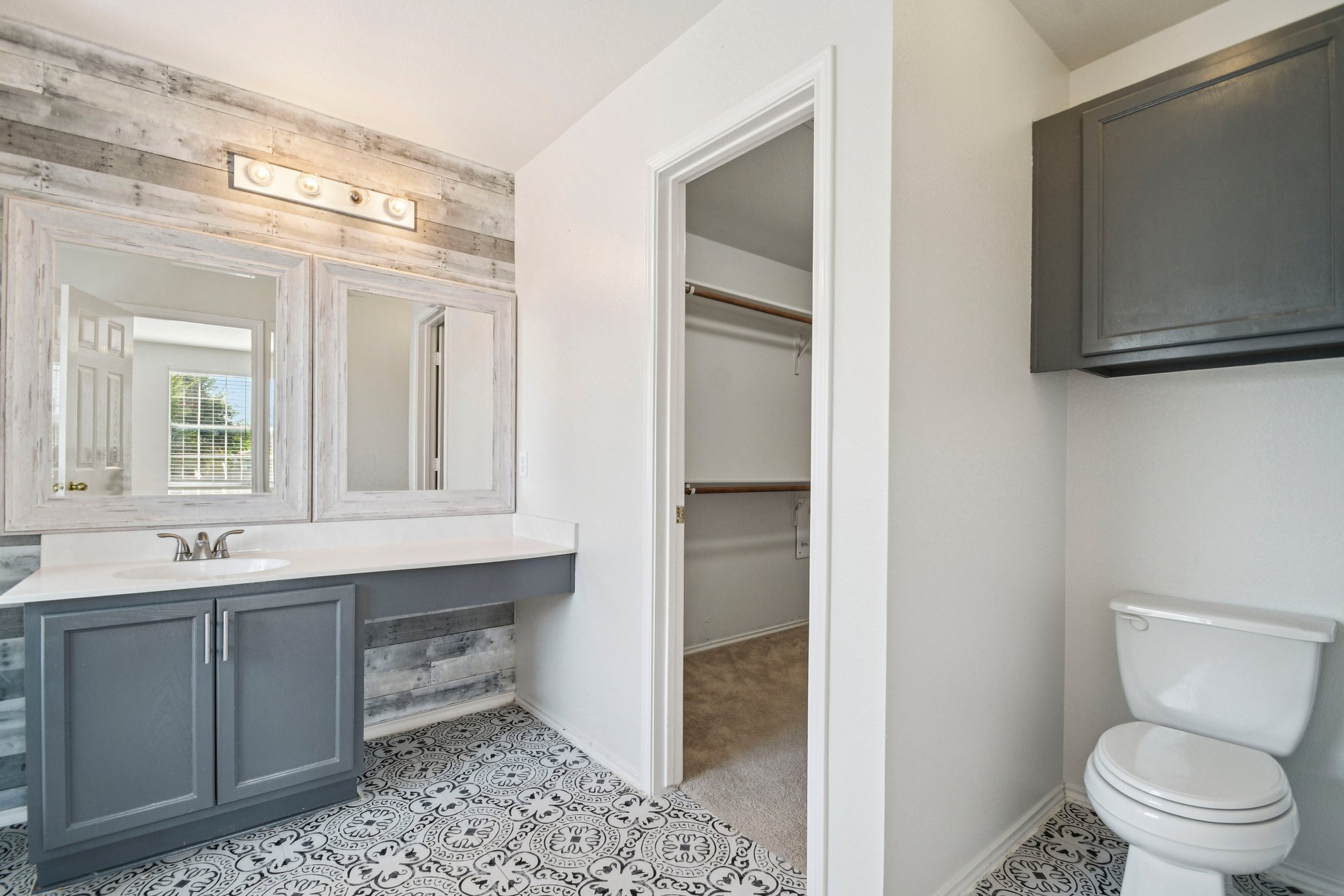 Killian Loop-S2003-027.jpg