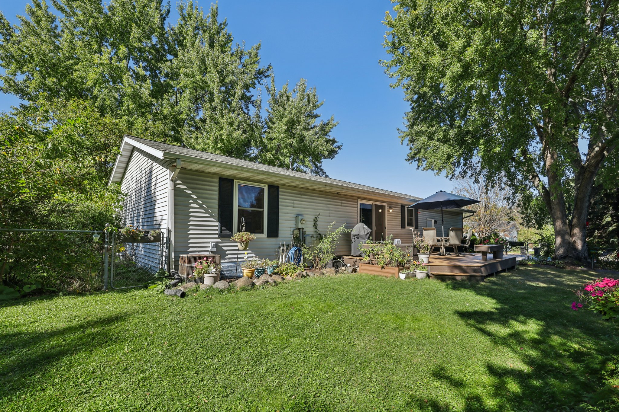 Pocahontas Ln-S0810-063.jpg