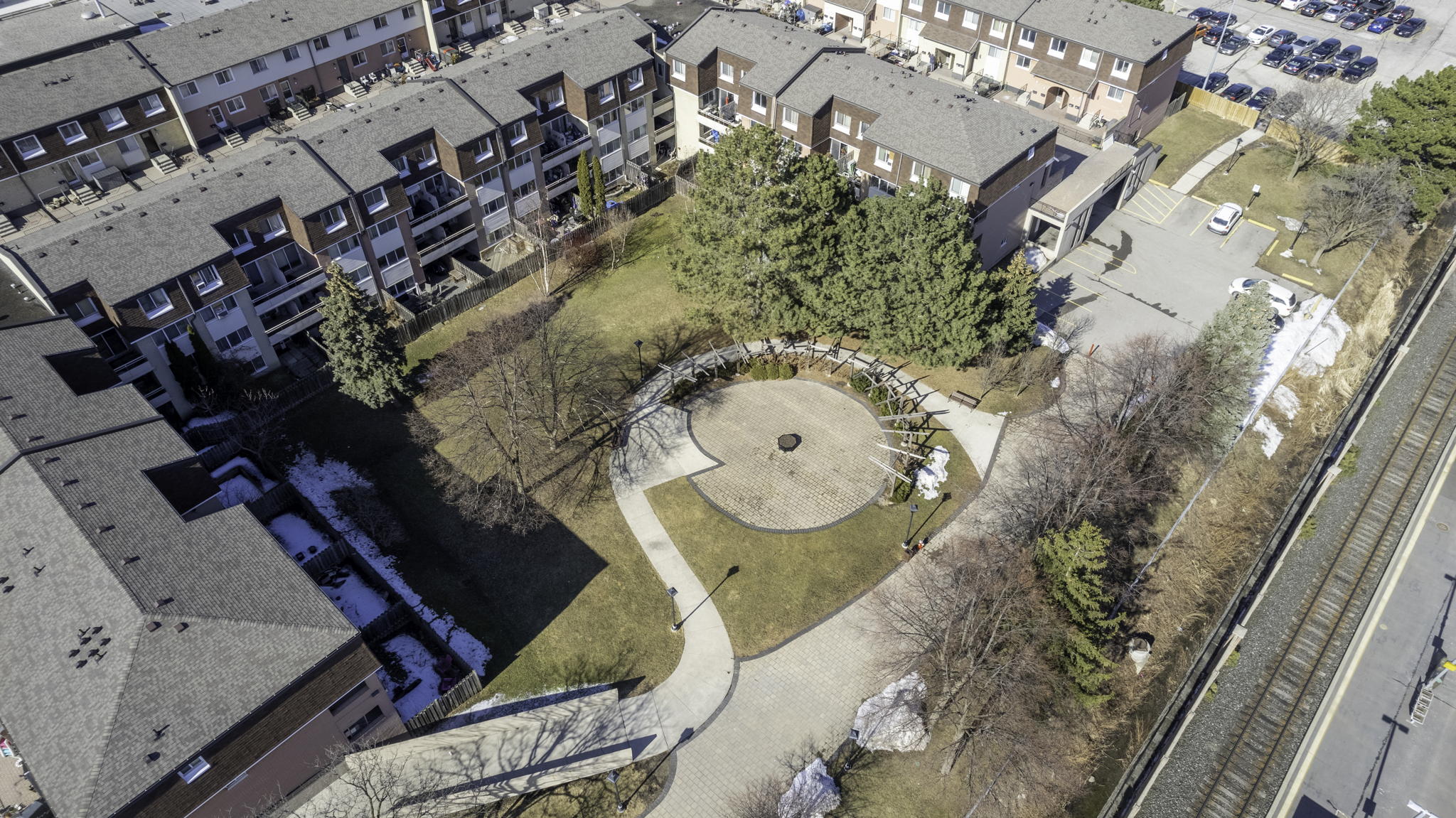 2170 Bromsgrove Rd, Mississauga, ON L5J 4J2, Canada Photo 2