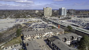 2170 Bromsgrove Rd, Mississauga, ON L5J 4J2, Canada Photo 3