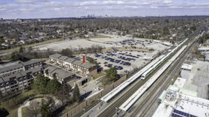 2170 Bromsgrove Rd, Mississauga, ON L5J 4J2, Canada Photo 2