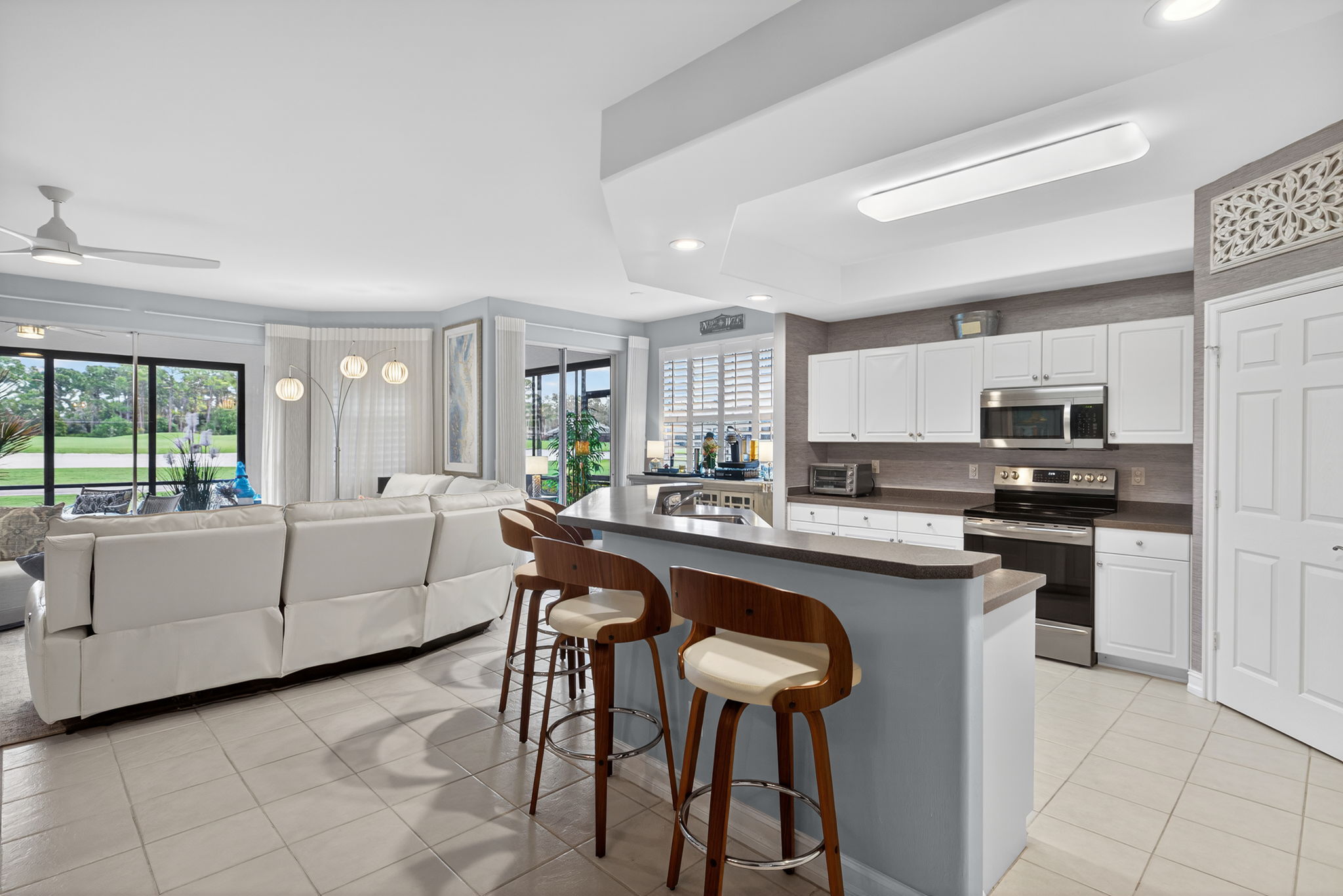 Breakfast Bar 1 of 2