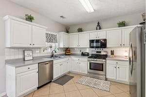 Local_Flavor_Films-2173_Beacon_Crest_Dr_Buford_GA-166.jpg