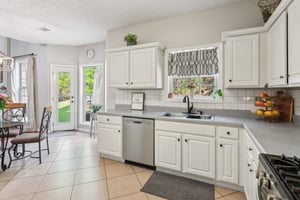 Local_Flavor_Films-2173_Beacon_Crest_Dr_Buford_GA-181.jpg