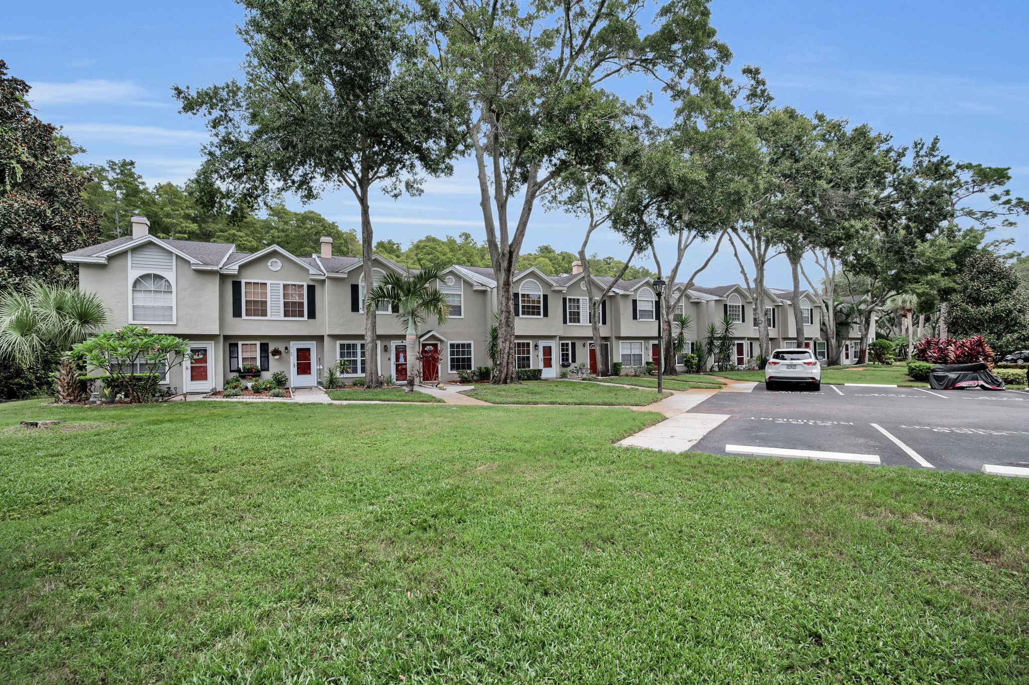 Front Exterior4