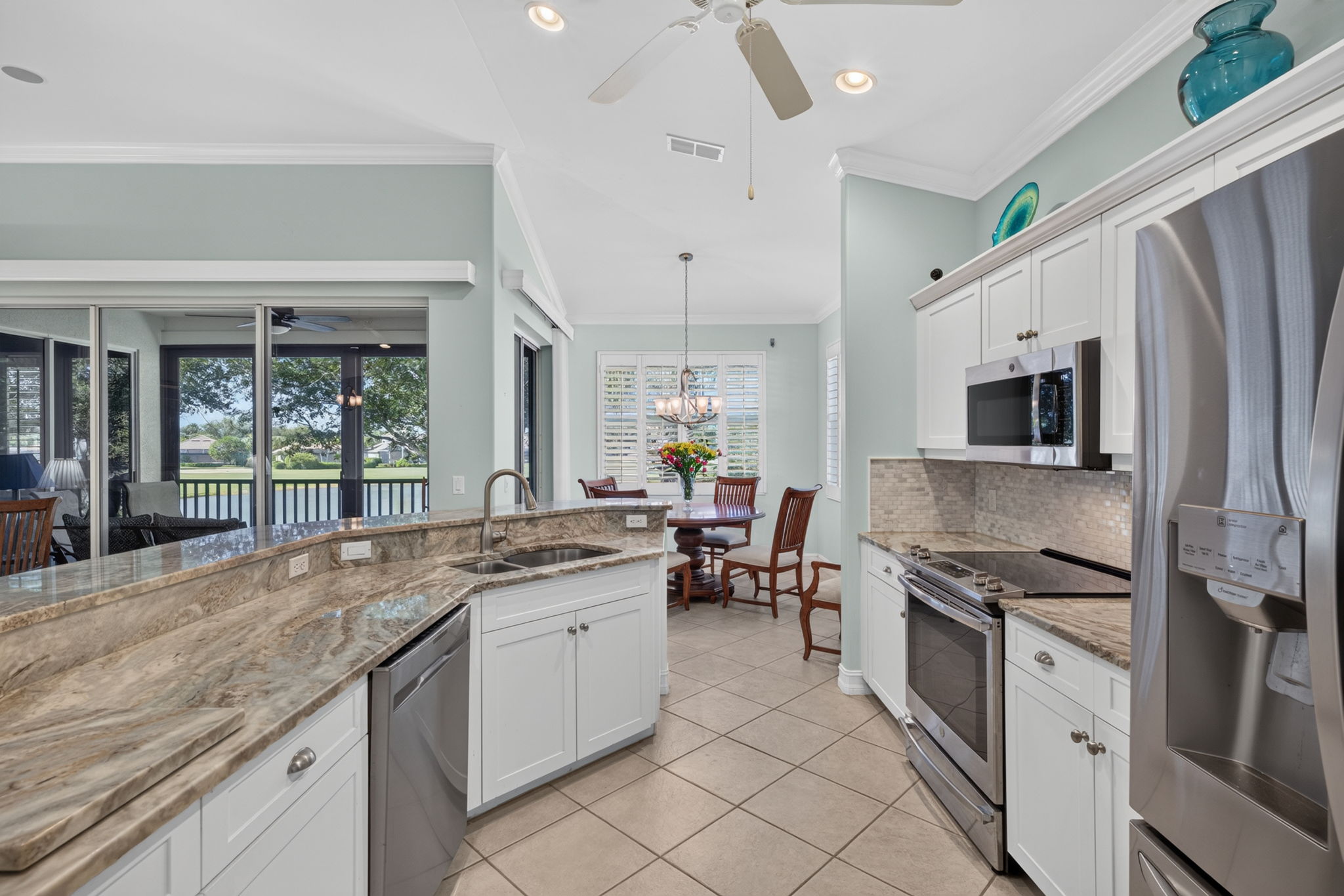 Kitchen 2 of 4