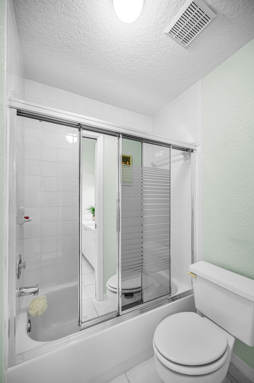 Upper Level Bathroom1b