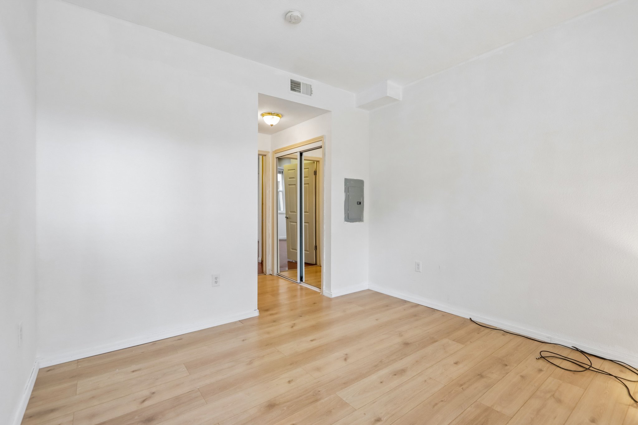 Alum Rock Ave 211-S2208-027.jpg