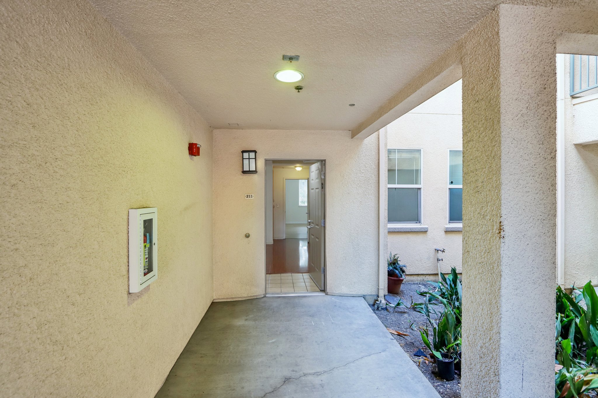 Alum Rock Ave 211-S2208-037.jpg