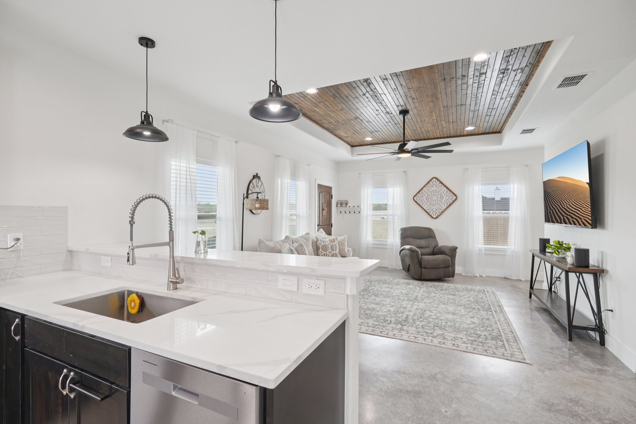 Colonial Ln-S1004-012.jpg