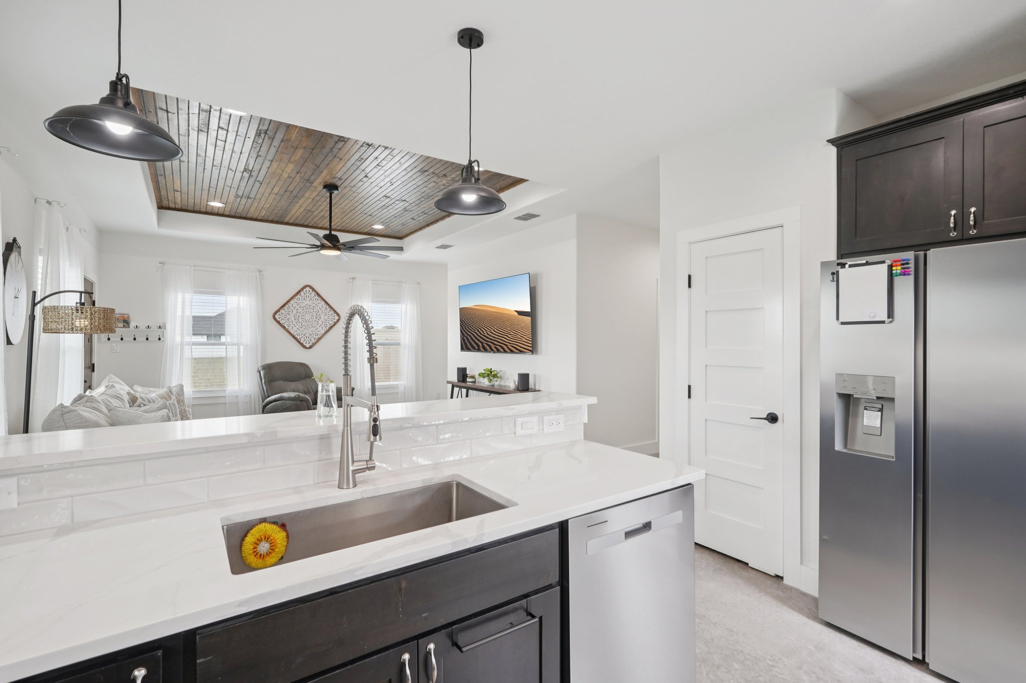 Colonial Ln-S1004-015.jpg