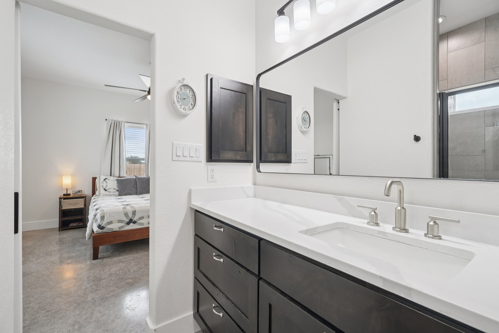 Colonial Ln-S1004-026.jpg