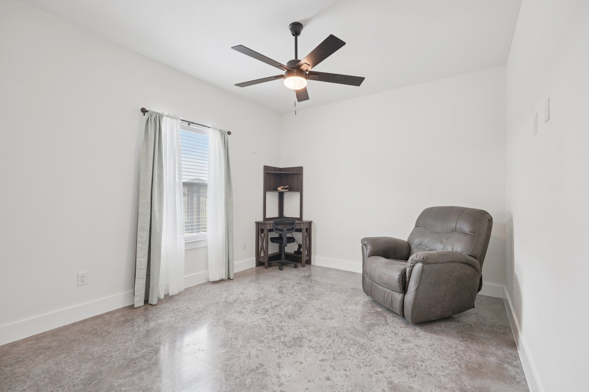 Colonial Ln-S1004-030.jpg