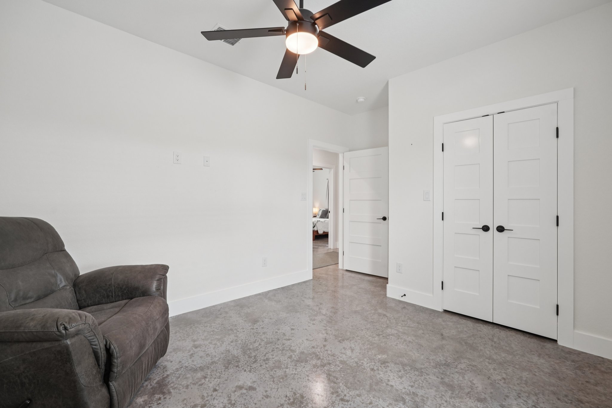 Colonial Ln-S1004-031.jpg