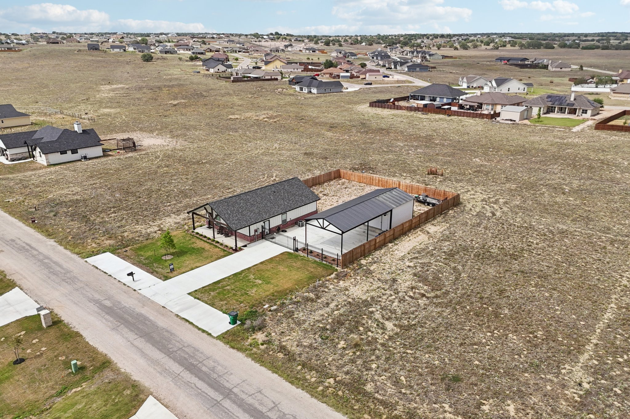 Colonial Ln-S1004-043.jpg