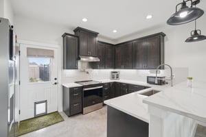 Colonial Ln-S1004-016.jpg