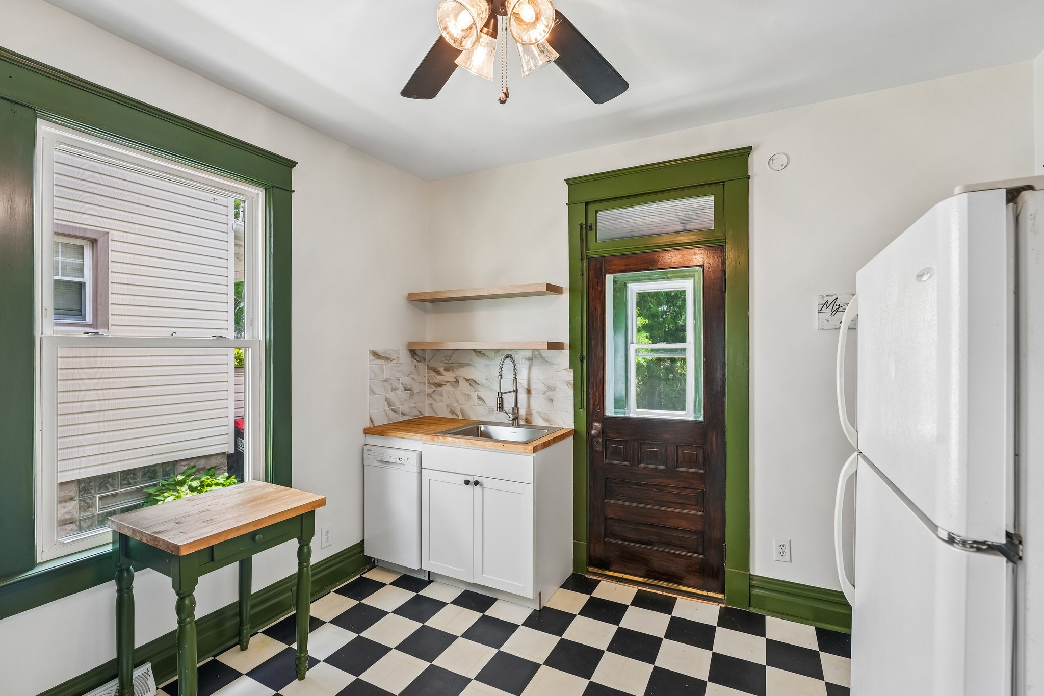 E Hillcrest Ave-S1206-014.jpg