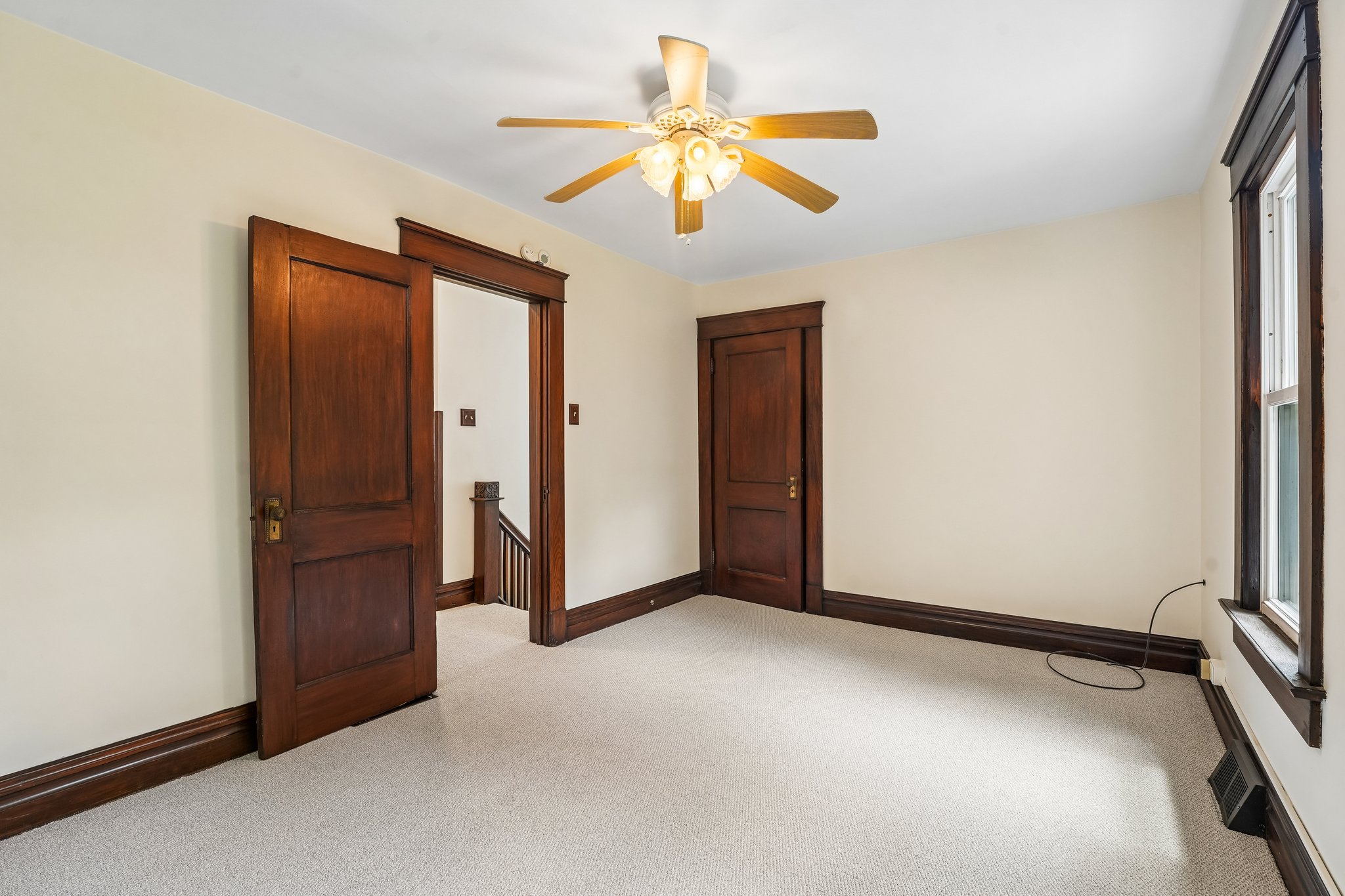 E Hillcrest Ave-S1206-021.jpg