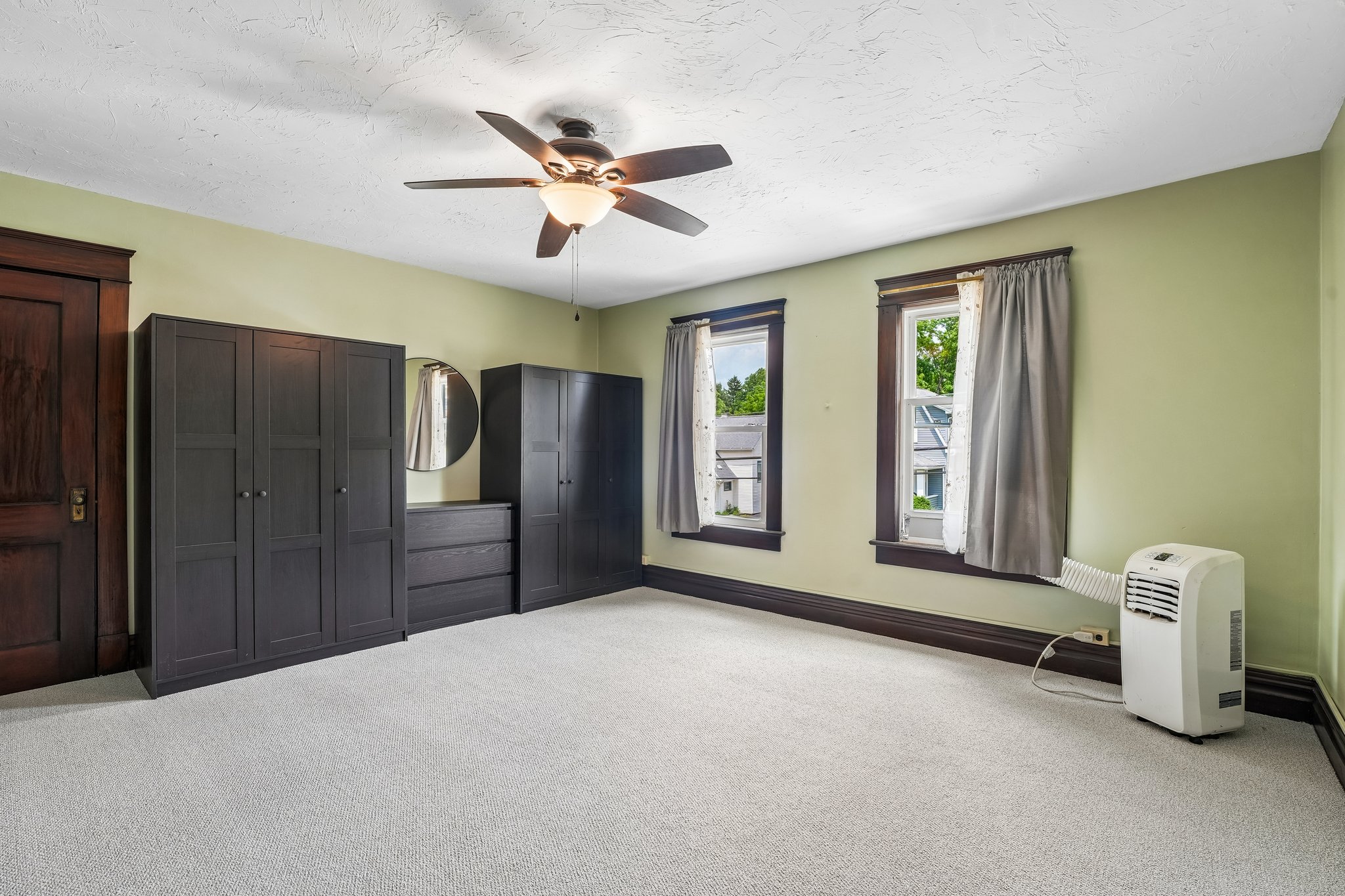 E Hillcrest Ave-S1206-028.jpg