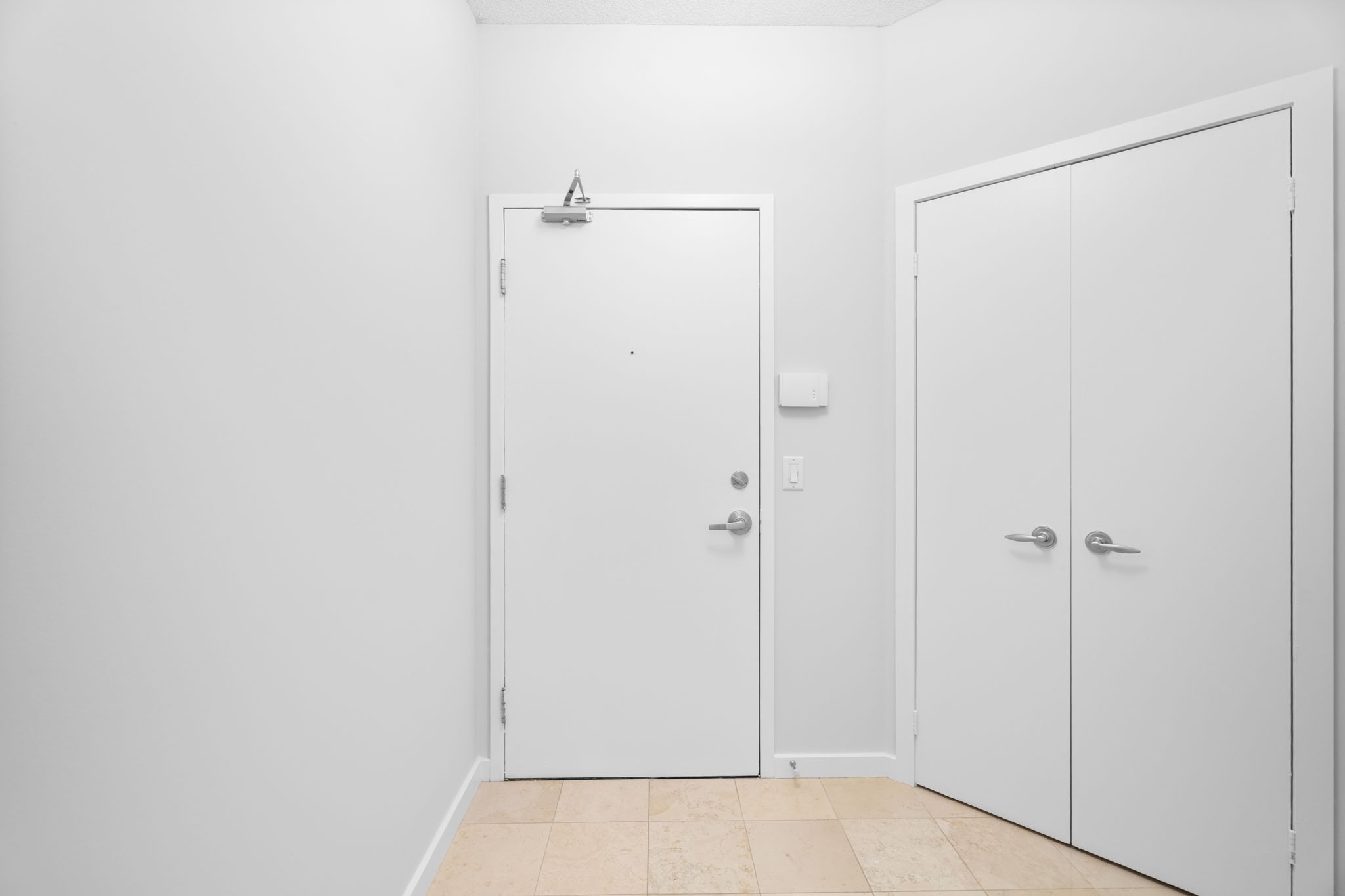 218 Queens Quay W Unit 2202 Toronto, ON M5J 2Y6