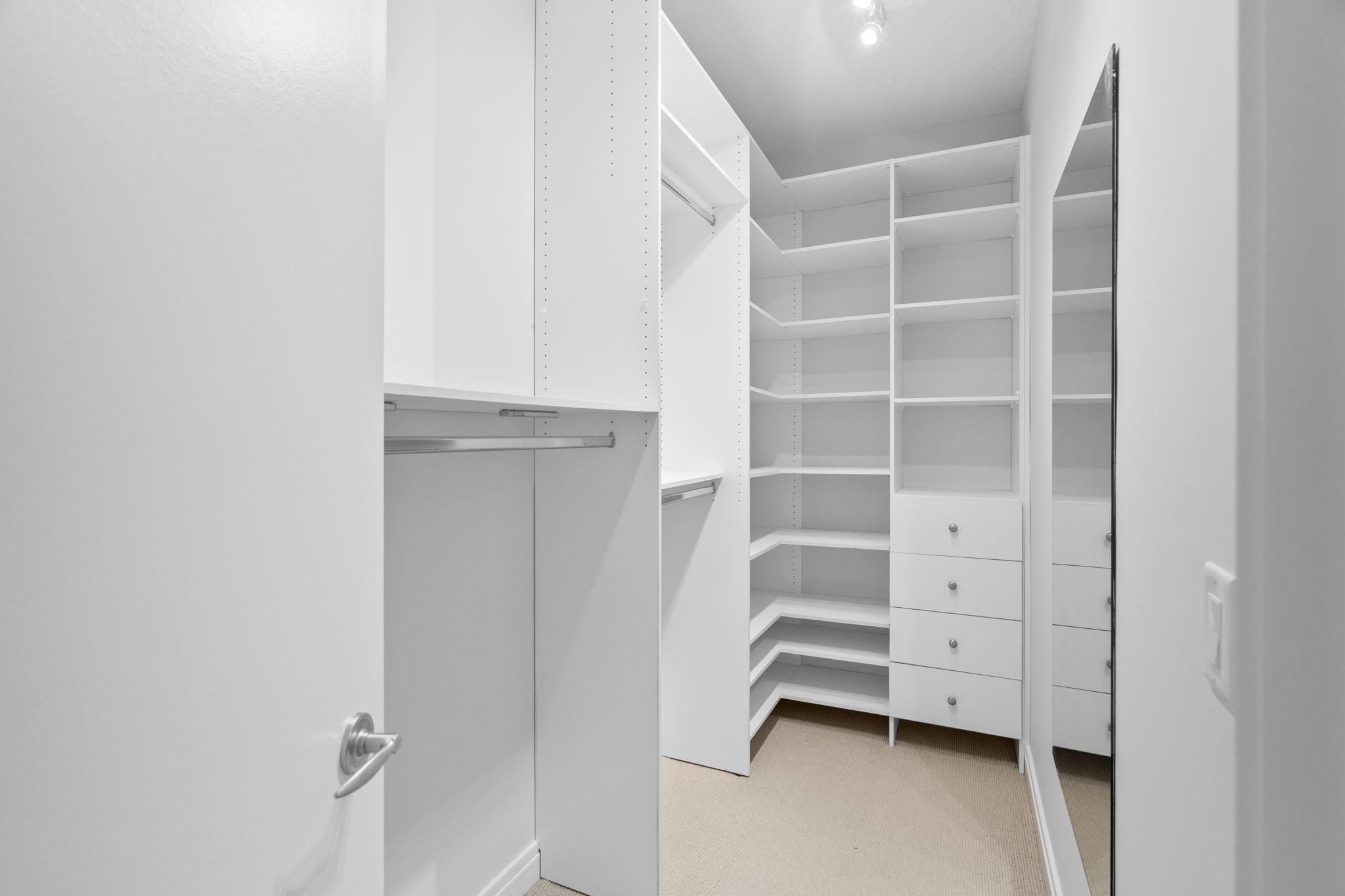 218 Queens Quay W Unit 2202 Toronto, ON M5J 2Y6