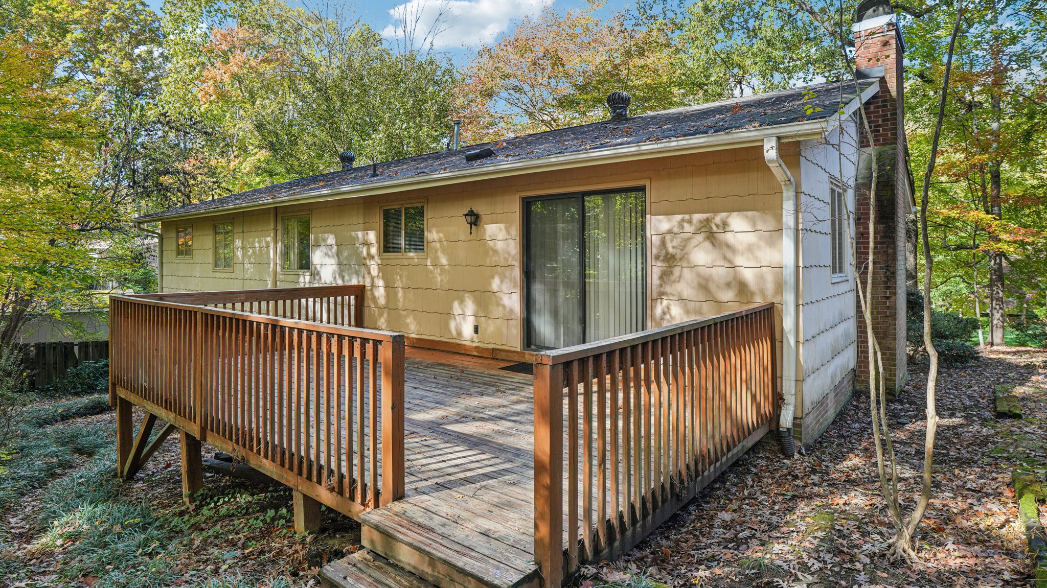 Shadowlawn Dr-S3110-050.jpg