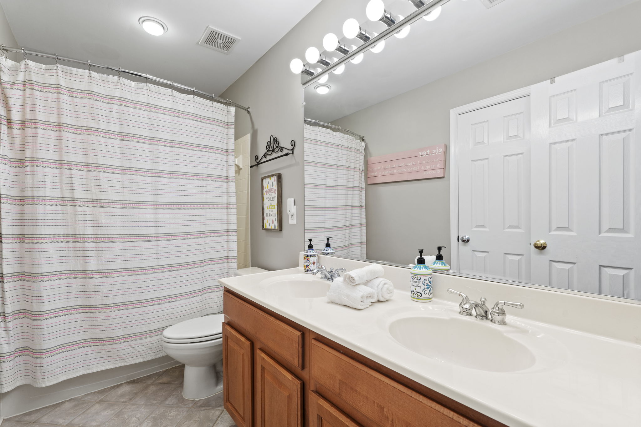Additional full bathroom on the top level
