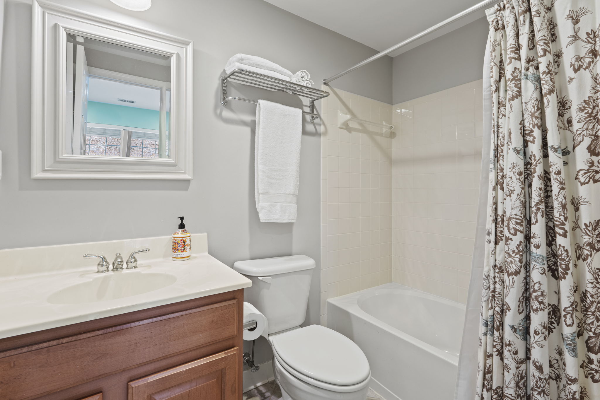 Full Bathroom on the LL