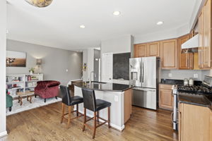 Convenient breakfast bar seating