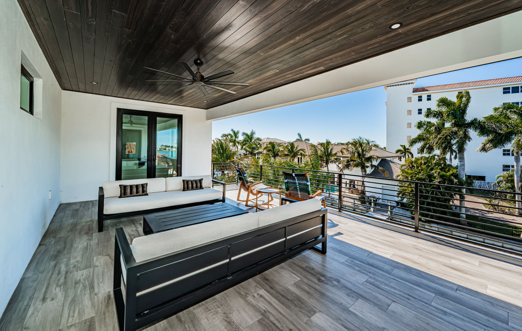 Upper Level Balcony3