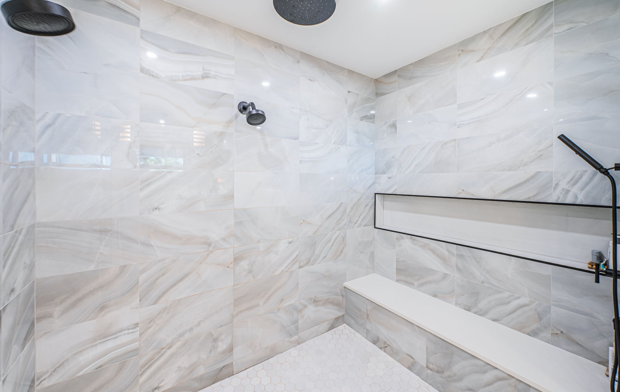 Upper Level Primary Bathroom1e