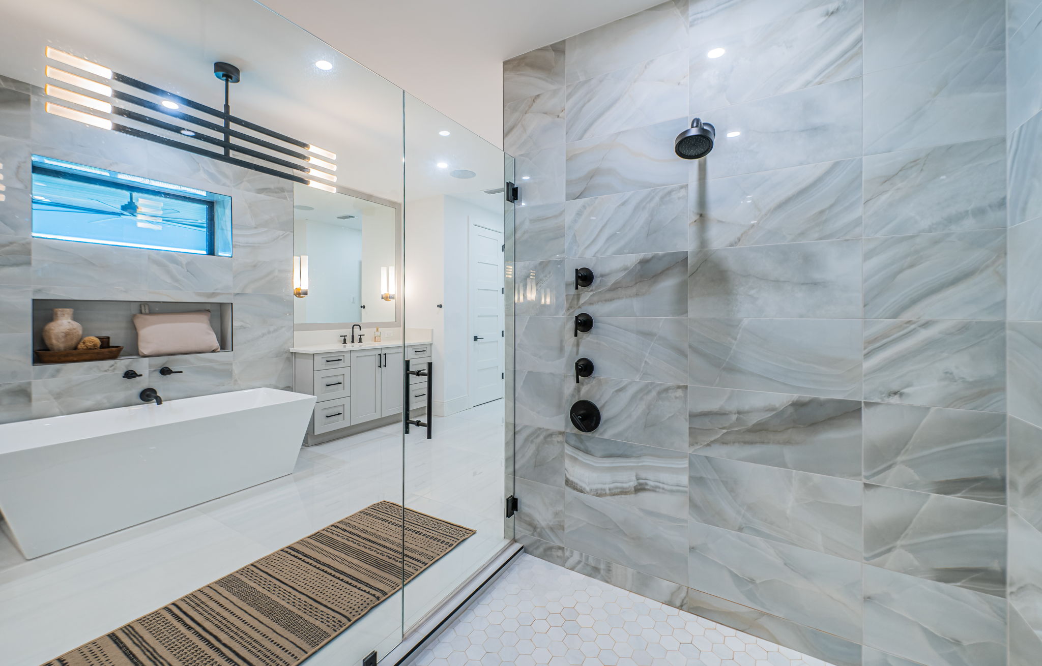 Upper Level Primary Bathroom1g