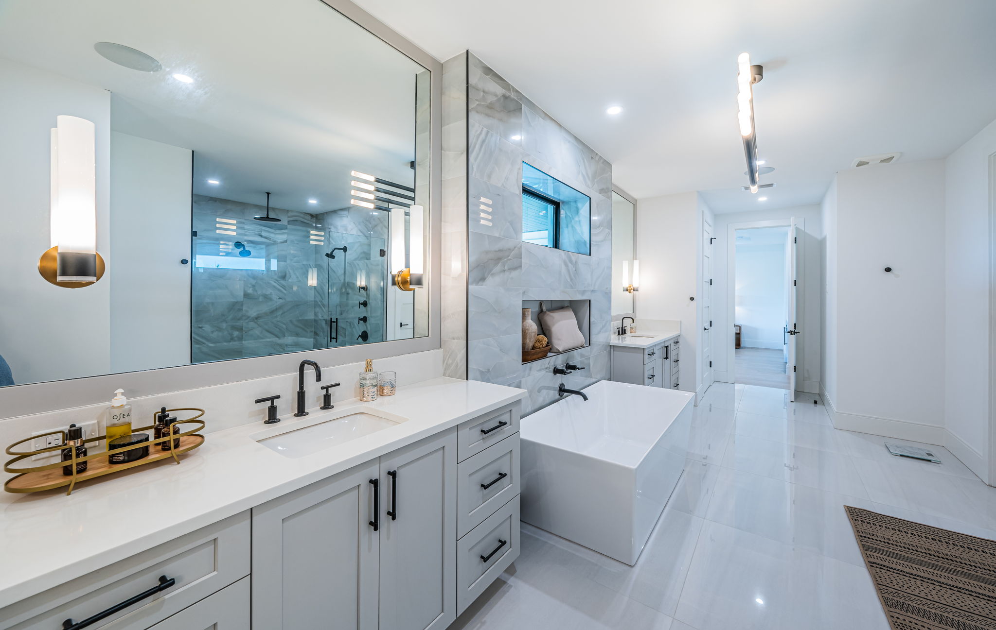 Upper Level Primary Bathroom1h