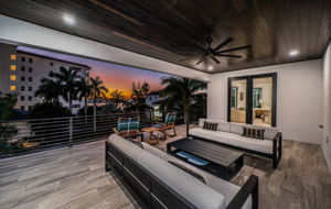 Upper Level Balcony20