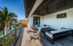 Upper Level Balcony5