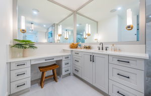 Upper Level Primary Bathroom1c