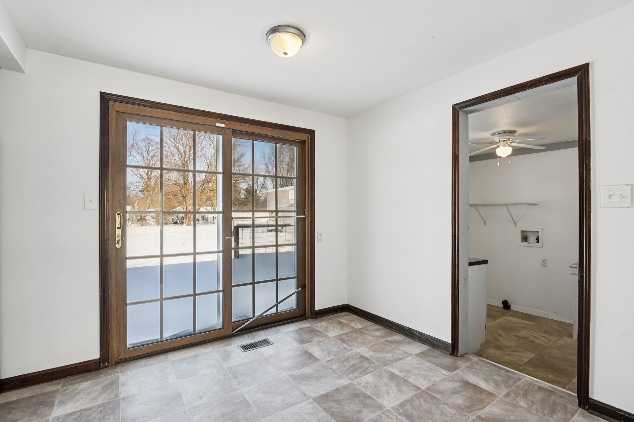 W Main St-S2901-010.jpg