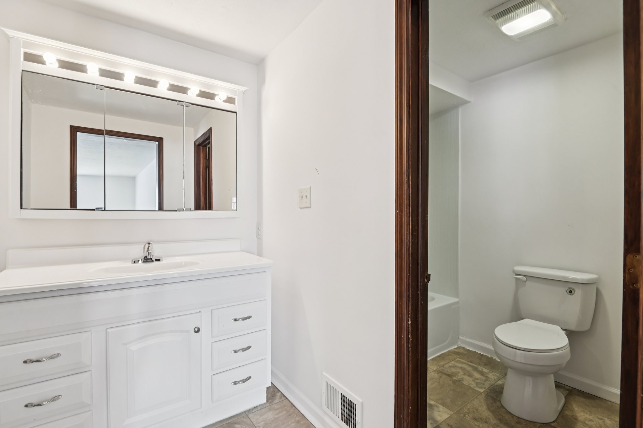 W Main St-S2901-044.jpg