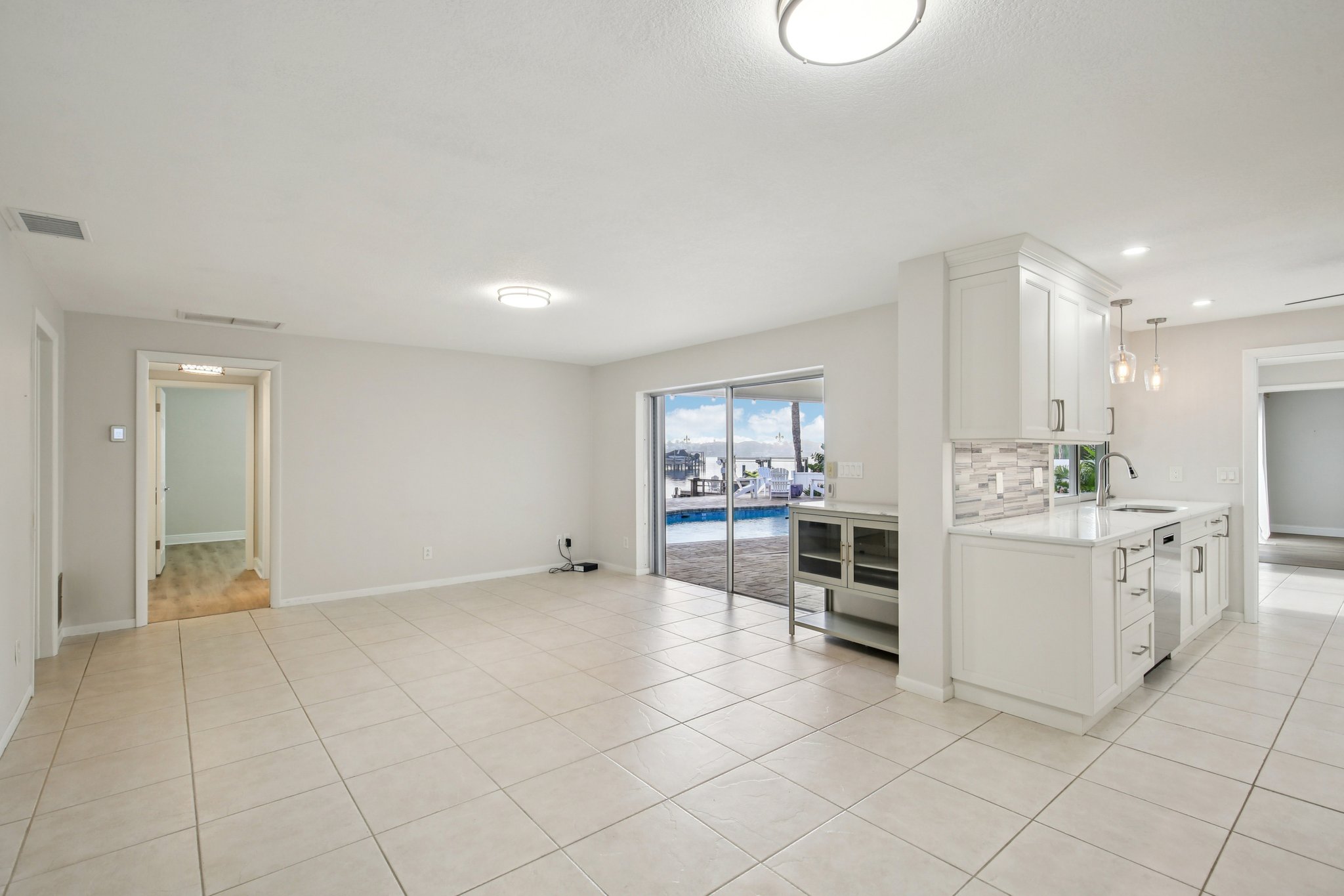 Dolphin Blvd-S3012-006.jpg