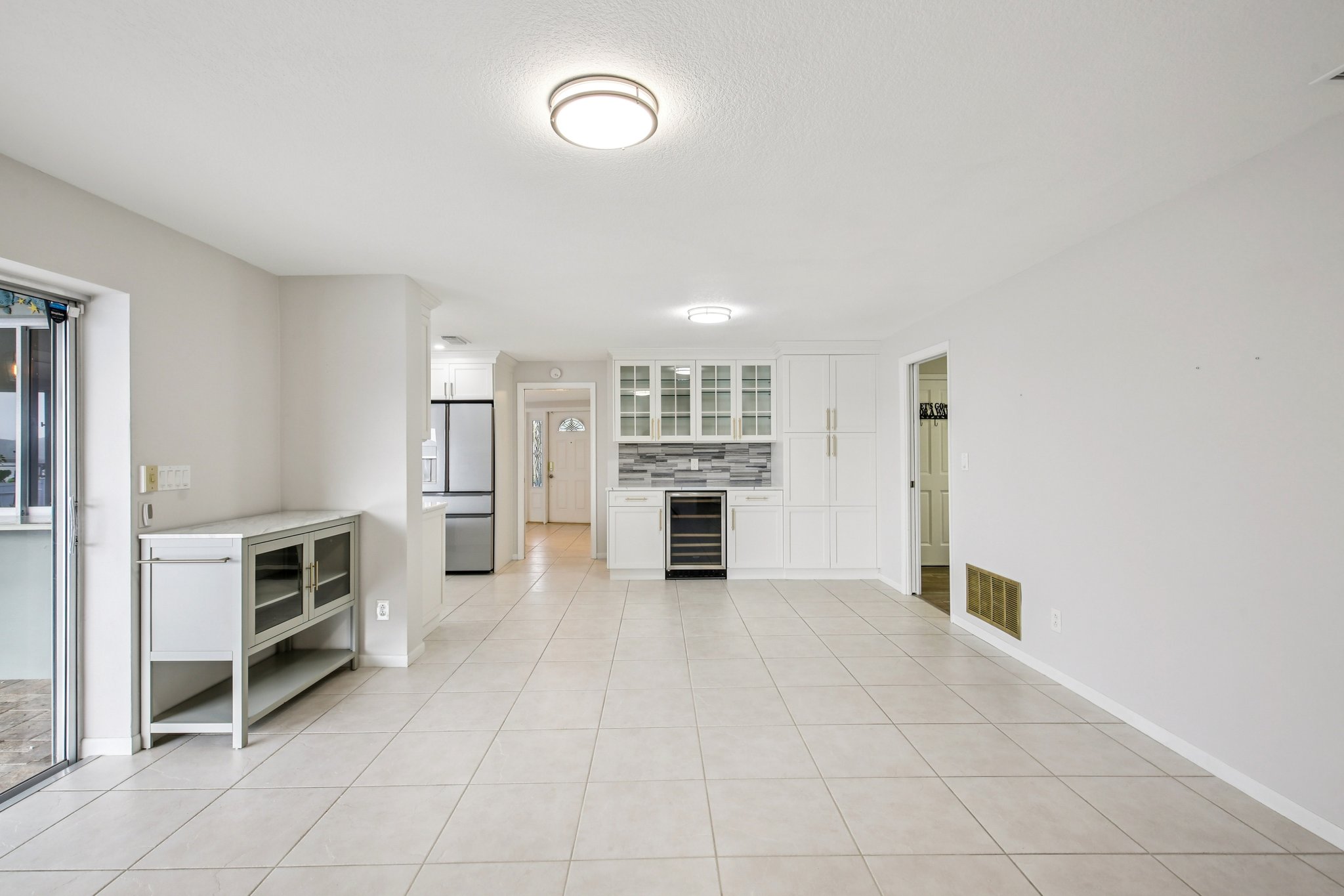 Dolphin Blvd-S3012-008.jpg