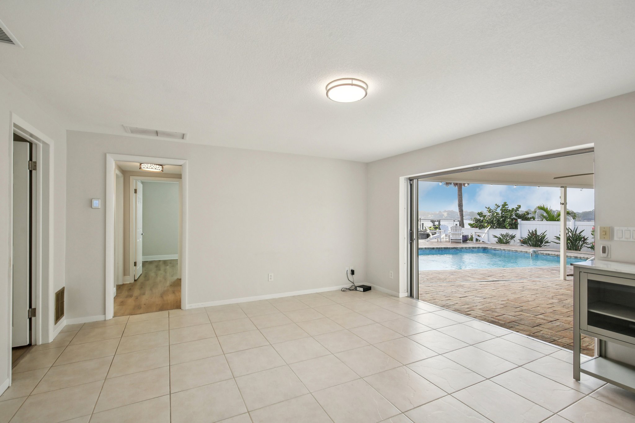 Dolphin Blvd-S3012-012.jpg