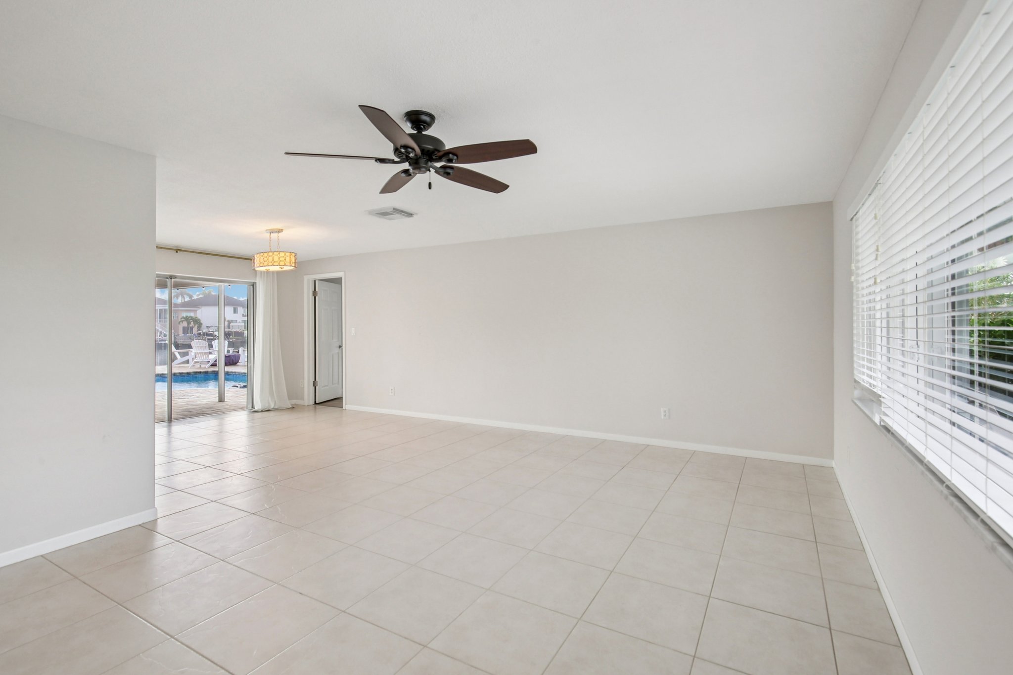 Dolphin Blvd-S3012-016.jpg