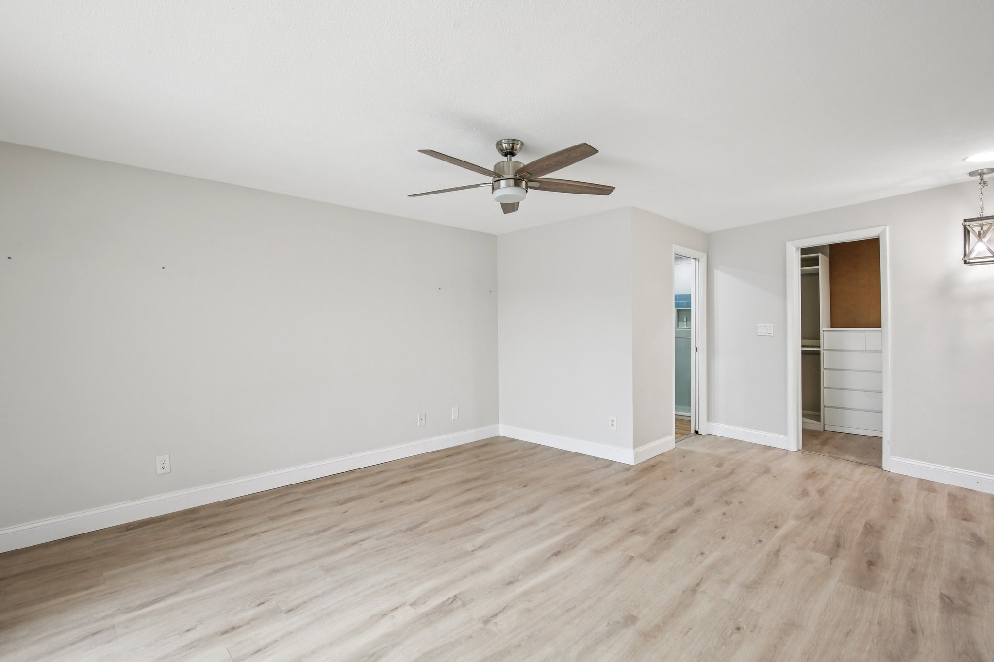 Dolphin Blvd-S3012-017.jpg