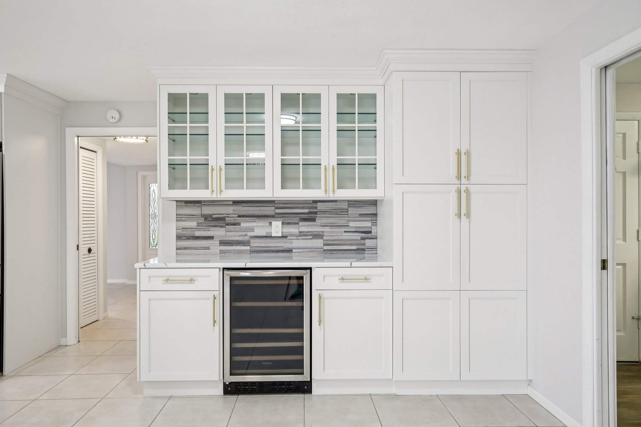 Dolphin Blvd-S3012-020.jpg