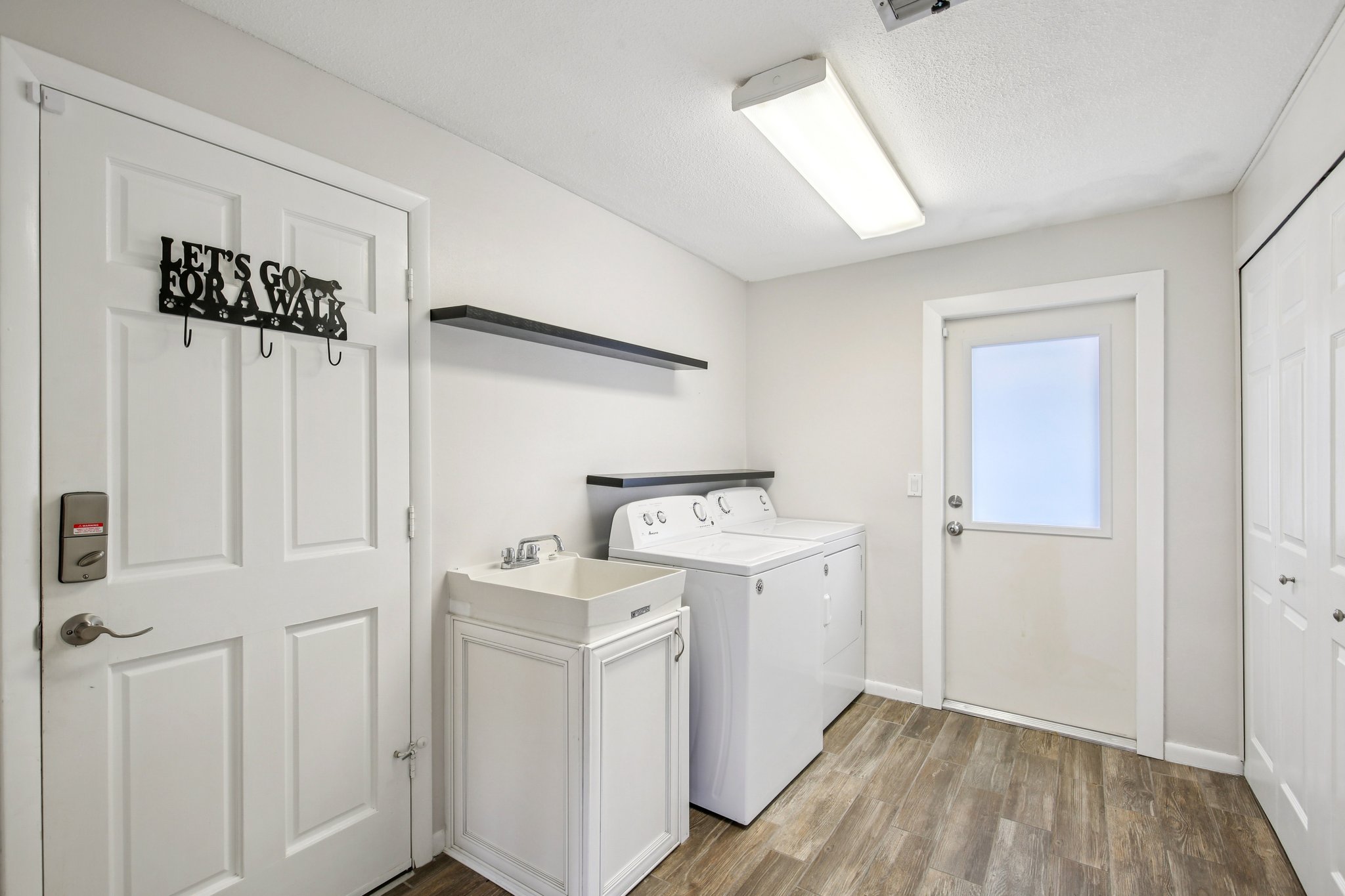 Dolphin Blvd-S3012-025.jpg