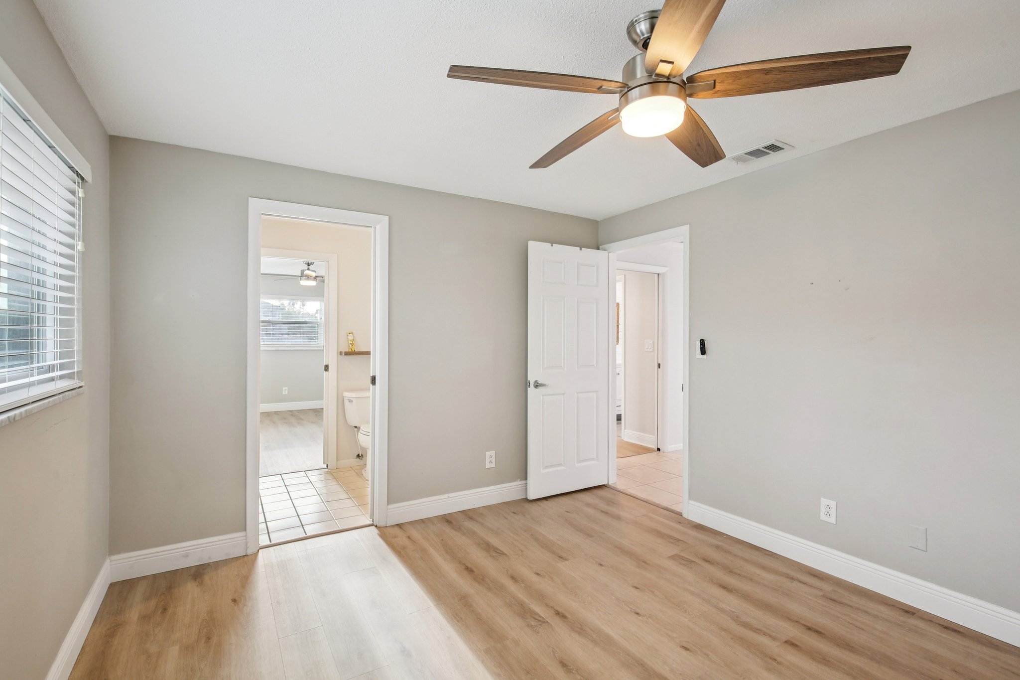 Dolphin Blvd-S3012-026.jpg