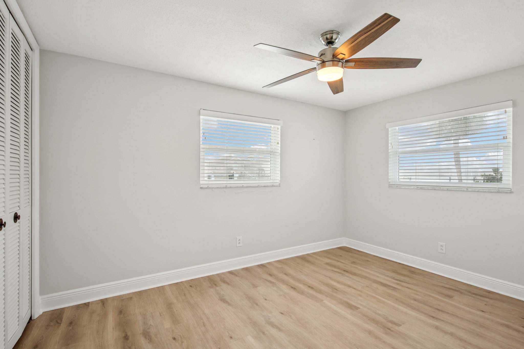 Dolphin Blvd-S3012-034.jpg