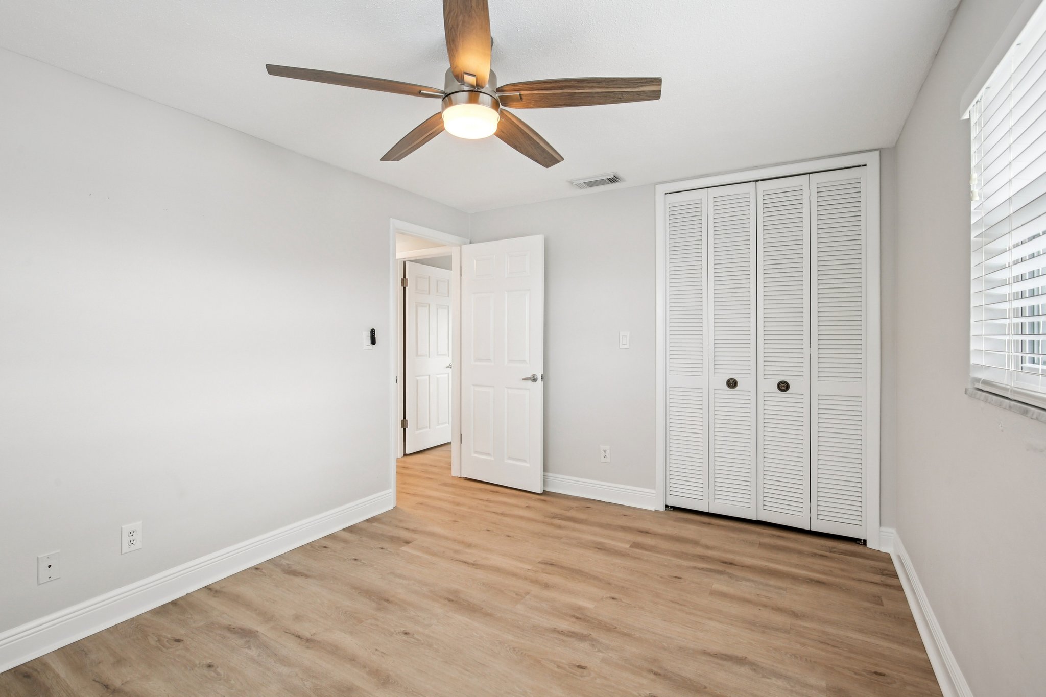 Dolphin Blvd-S3012-036.jpg